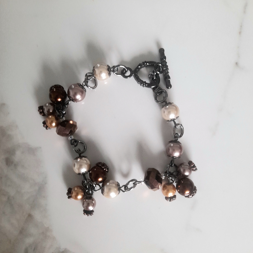 Chic Beaded Bracelet in Brown and Cream